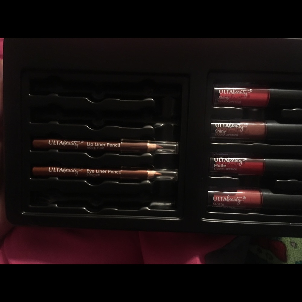Ulta Makeup Set (NEW)